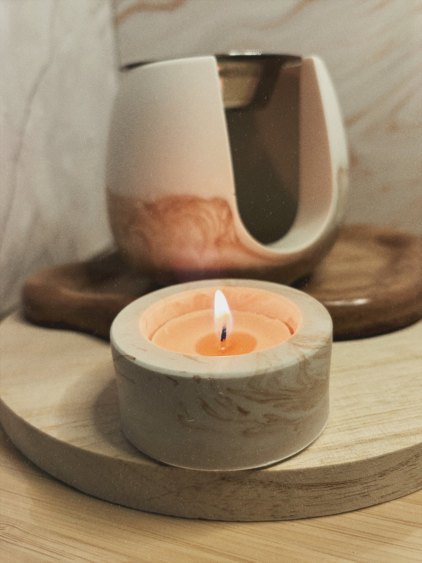 Suporte Aromático com Porta-Vela Integrado